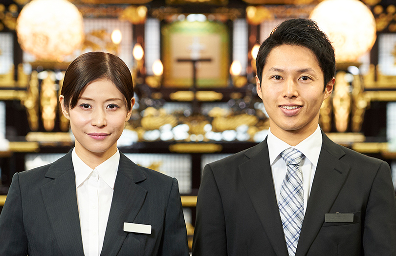 葬祭ディレクターの男女